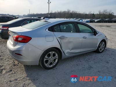 Trzecie zdjęcie samochodu z tyłu: 2018 CHEVROLET CRUZE LT VIN:1G1BE5SM9J7229060 - miniatura