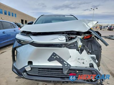 Piąte zdjęcie samochodu w środku: 2024 TOYOTA BZ4X XLE VIN:JTMABACA2RA058983 - miniatura