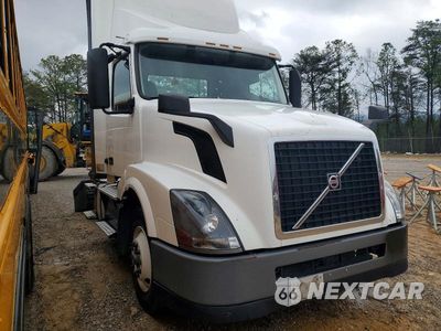 2017 VOLVO VNL SEMI TRUCK 4V4N39TG5HN988079 - główne zdjęcie licytacji z USA - miniatura
