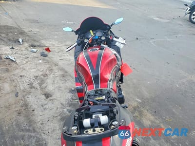 Zdjęcie 6 z 10 samochodu: 2006 SUZUKI GSX1300 R VIN:JS1GW71A662105159 - miniatura