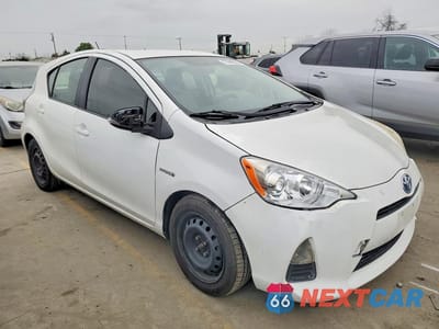 Czwarte zdjęcie samochodu z boku: 2013 TOYOTA PRIUS C VIN:JTDKDTB33D1528718 - miniatura