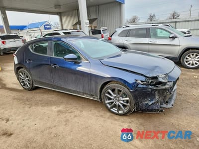 Czwarte zdjęcie samochodu z boku: 2024 MAZDA 3 PREFERRED VIN:JM1BPALM9R1702723 - miniatura