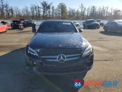 Piąte zdjęcie samochodu w środku: 2019 MERCEDES-BENZ C 300 4MATIC VIN:55SWF8EB3KU303035 - miniatura