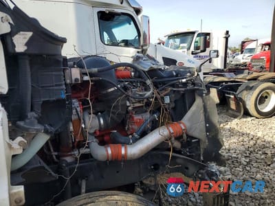 Zdjęcie 7 z 10 samochodu: 2015 FREIGHTLINER CASCADIA SEMI TRUCK VIN:3AKJGEBG4FSGJ5844 - miniatura