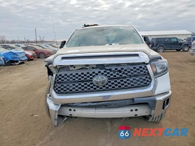 Piąte zdjęcie samochodu w środku: 2019 TOYOTA TUNDRA SR5 VIN:5TFDW5F13KX821777 - miniatura