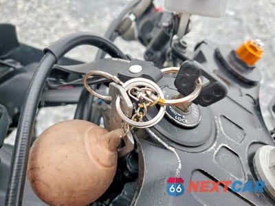 Zdjęcie 8 z 9 samochodu: 2023 YAMAHA YZFR7 VIN:JYARM38E5PA006972 - miniatura