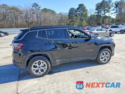 Trzecie zdjęcie samochodu z tyłu: 2025 JEEP COMPASS LATITUDE VIN:3C4NJDBN1ST531345 - miniatura