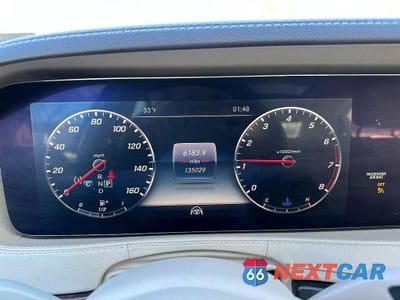 Piąte zdjęcie samochodu w środku: 2019 MERCEDES-BENZ S 560 4MATIC VIN:WDDUG8GB1KA436037 - miniatura