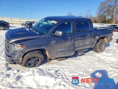 2018 TOYOTA TUNDRA CREWMAX SR5 5TFDW5F15JX706600 - główne zdjęcie licytacji z USA - miniatura