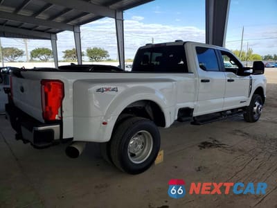 Trzecie zdjęcie samochodu z tyłu: 2025 FORD F350 SUPER DUTY VIN:1FT8W3DT5SED00730 - miniatura