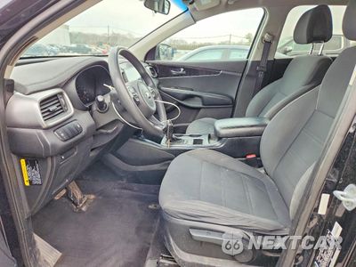 Zdjęcie 7 z 14 samochodu: 2016 KIA SORENTO LX VIN:5XYPG4A35GG116311 - miniatura