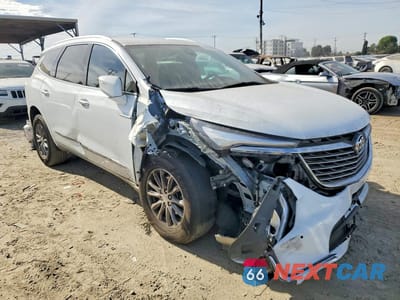 Czwarte zdjęcie samochodu z boku: 2022 BUICK ENCLAVE ESSENCE VIN:5GAERBKW6NJ181083 - miniatura