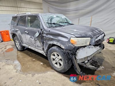 Czwarte zdjęcie samochodu z boku: 2013 TOYOTA 4RUNNER SR5 VIN:JTEBU5JR6D5122955 - miniatura