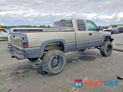 Trzecie zdjęcie samochodu z tyłu: 2000 CHEVROLET SILVERADO K2500 VIN:1GCGK29U0YE271343 - miniatura