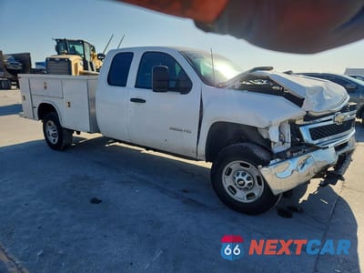 Czwarte zdjęcie samochodu z boku: 2013 CHEVROLET SILVERADO UTILITY / SERVICE TRUCK VIN:1GB2CVCGXDZ255525 - miniatura