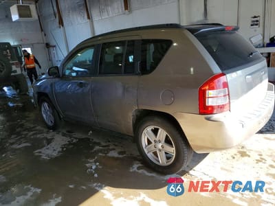 Drugie zdjęcie samochodu z przodu: 2010 JEEP COMPASS VIN:1J8FT47W07D204313 - miniatura