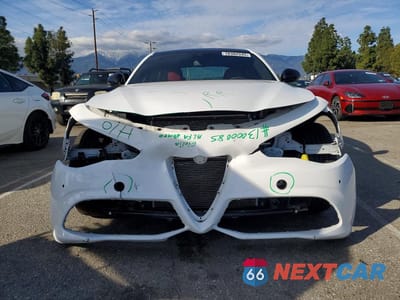 Piąte zdjęcie samochodu w środku: 2023 ALFA ROMEO GIULIA VIN:ZARFAMBN4P7669628 - miniatura