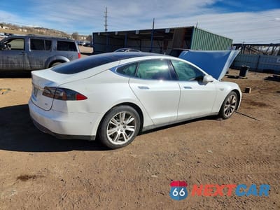 Trzecie zdjęcie samochodu z tyłu: 2015 TESLA MODEL S 85 VIN:5YJSA1H15FFP74456 - miniatura