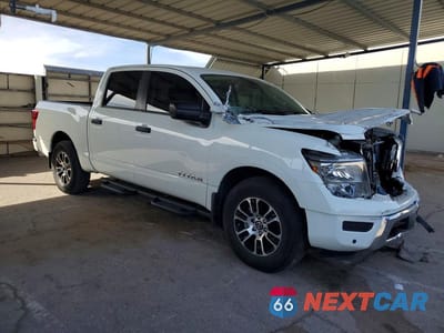 Czwarte zdjęcie samochodu z boku: 2023 NISSAN TITAN SV VIN:1N6AA1EF6PN101610 - miniatura