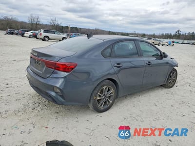 Trzecie zdjęcie samochodu z tyłu: 2023 KIA FORTE LXS VIN:3KPF24AD4PE506137 - miniatura