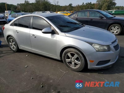 Czwarte zdjęcie samochodu z boku: 2012 CHEVROLET CRUZE LT VIN:1G1PE5SC9C7358531 - miniatura