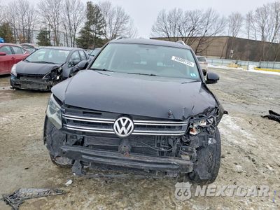 Piąte zdjęcie samochodu w środku: 2014 VOLKSWAGEN TIGUAN S VIN:WVGBV3AX8EW611336 - miniatura