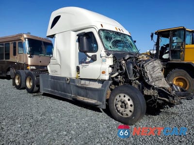 2015 FREIGHTLINER CASCADIA SEMI TRUCK 3AKJGLD58FSGR7772 - główne zdjęcie licytacji z USA - miniatura