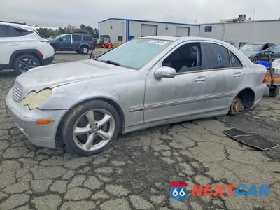 2004 MERCEDES-BENZ C 320 WDBRF64J74F482169 - główne zdjęcie licytacji z USA - miniatura