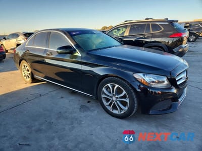 Czwarte zdjęcie samochodu z boku: 2017 MERCEDES-BENZ C 300 VIN:55SWF4JB9HU197021 - miniatura