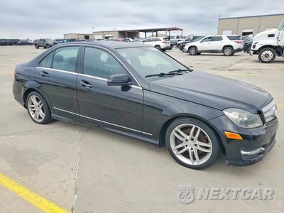 Czwarte zdjęcie samochodu z boku: 2013 MERCEDES-BENZ C 250 VIN:WDDGF4HB0DR275871 - miniatura