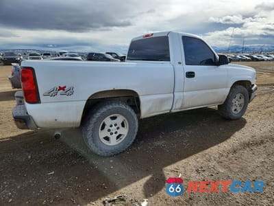 Trzecie zdjęcie samochodu z tyłu: 2005 CHEVROLET SILVERADO K1500 VIN:1GCEK14T15Z299365 - miniatura