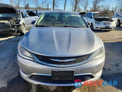 Piąte zdjęcie samochodu w środku: 2016 CHRYSLER 200 LIMITED VIN:1C3CCCAB2GN158931 - miniatura