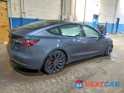 Trzecie zdjęcie samochodu z tyłu: 2023 TESLA MODEL 3 VIN:5YJ3E1EC1PF399200 - miniatura