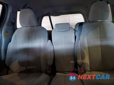 Zdjęcie 10 z 12 samochodu: 2014 TOYOTA SIENNA LE VIN:5TDKK3DCXES423830 - miniatura