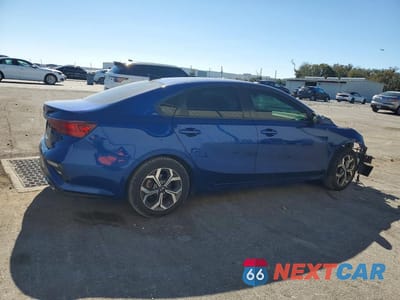 Trzecie zdjęcie samochodu z tyłu: 2019 KIA FORTE LXS VIN:3KPF24AD6KE109439 - miniatura
