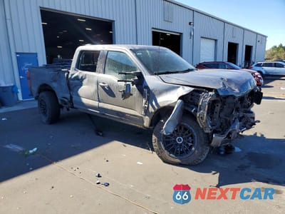 Czwarte zdjęcie samochodu z boku: 2023 FORD F250 SUPER DUTY VIN:1FT8W2BM1PED61358 - miniatura