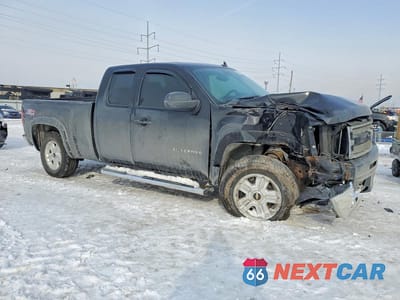 Czwarte zdjęcie samochodu z boku: 2011 CHEVROLET SILVERADO K1500 LT VIN:1GCRKSE35BZ146019 - miniatura