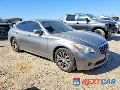 Czwarte zdjęcie samochodu z boku: 2013 INFINITI M37 BASE VIN:JN1BY1AP5DM511658 - miniatura