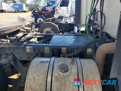 Zdjęcie 6 z 10 samochodu: 2016 KENWORTH T680 SEMI TRUCK VIN:1XKYA48X5GJ496673 - miniatura