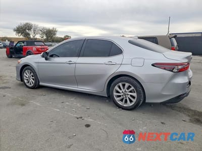 Drugie zdjęcie samochodu z przodu: 2023 TOYOTA CAMRY LE VIN:4T1R11AK5PU800494 - miniatura