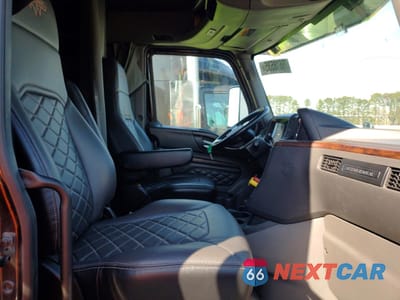Piąte zdjęcie samochodu w środku: 2023 INTERNATIONAL HX520 SEMI TRUCK VIN:3HSPAAPRXPN410836 - miniatura