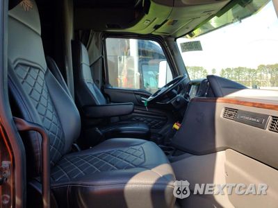 Piąte zdjęcie samochodu w środku: 2023 INTERNATIONAL HX520 SEMI TRUCK VIN:3HSPAAPRXPN410836 - miniatura