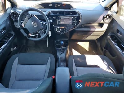 Zdjęcie 8 z 13 samochodu: 2018 TOYOTA PRIUS C TWO VIN:JTDKDTB33J1619581 - miniatura