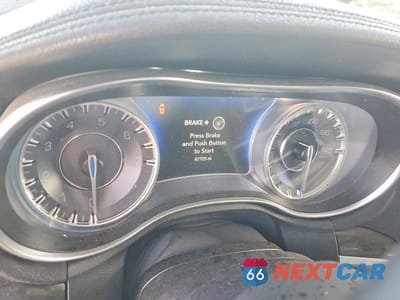 Zdjęcie 9 z 11 samochodu: 2018 CHRYSLER 300 TOURING VIN:2C3CCAAG8JH222647 - miniatura