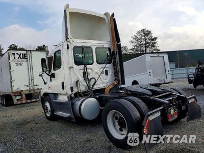 Zdjęcie 6 z 10 samochodu: 2016 FREIGHTLINER CASCADIA 125 SEMI TRUCK VIN:1FUBGEDV7GLHC5750 - miniatura