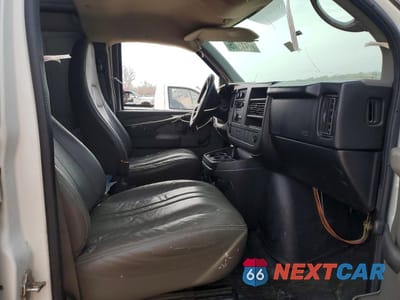 Zdjęcie 7 z 14 samochodu: 2010 CHEVROLET EXPRESS G1500 VIN:1GCUGADX7A1102840 - miniatura