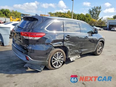 Trzecie zdjęcie samochodu z tyłu: 2017 TOYOTA HIGHLANDER VIN:5TDKZRFH1HS523942 - miniatura