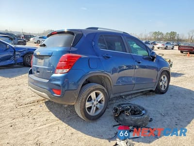 Trzecie zdjęcie samochodu z tyłu: 2020 CHEVROLET TRAX 1LT VIN:3GNCJLSB1LL324728 - miniatura