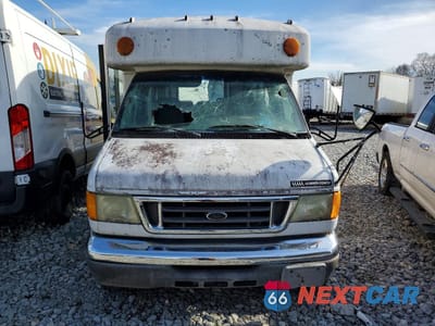 Piąte zdjęcie samochodu w środku: 2005 FORD E350 SHUTTLE BUS VIN:1FDWE35L85HA30464 - miniatura