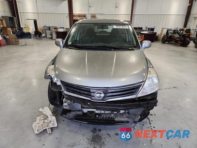 Piąte zdjęcie samochodu w środku: 2010 NISSAN VERSA 1.8 S VIN:3N1BC1AP3AL369430 - miniatura